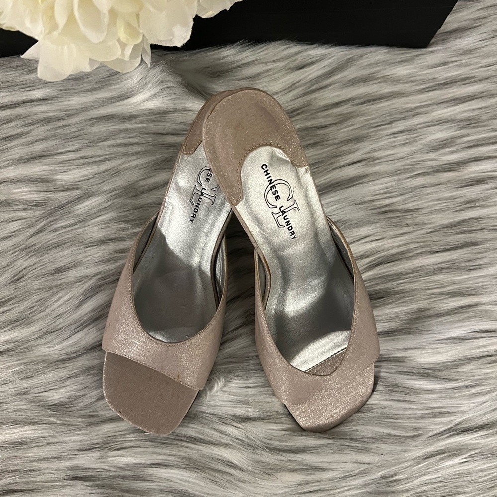 Chinese Laundry Shimmering Fabric Block Heel Sandals - Picture 4 of 9